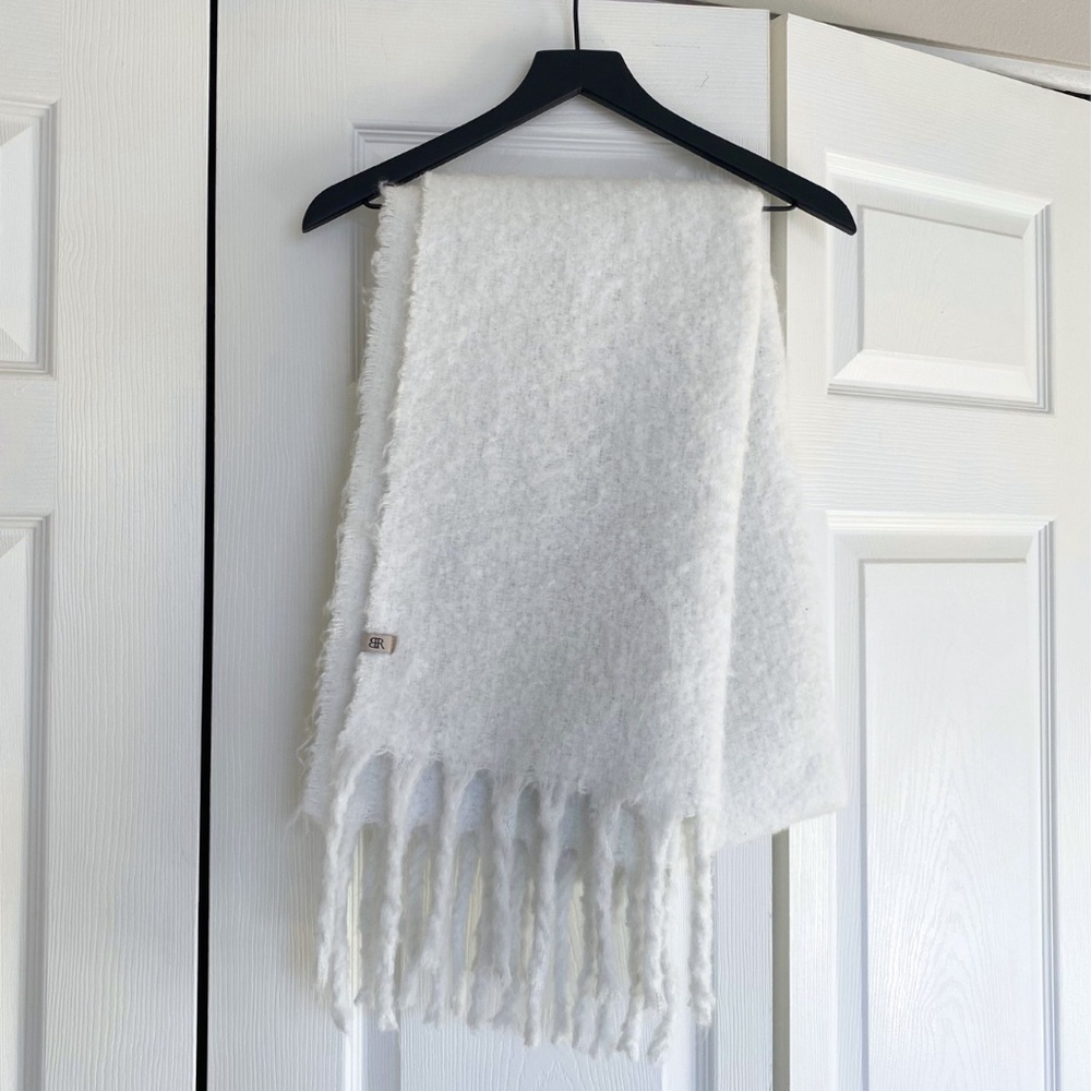 Banana Republic Bright White Blanket Scarf w/ Tassels NWOT